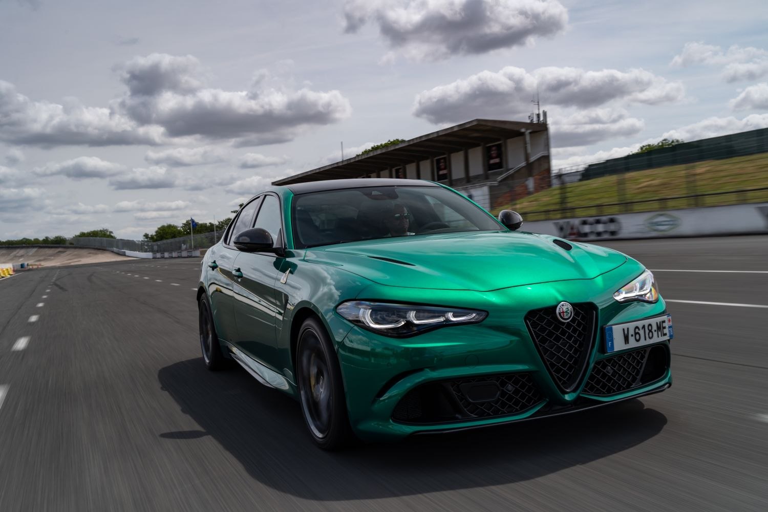 Specifications: Alfa Romeo Giulia (952, facelift 2022) Quadrifoglio 2.9 V6 Bi-Turbo (520 Hp) Automatic /2023, 2024, 2025/