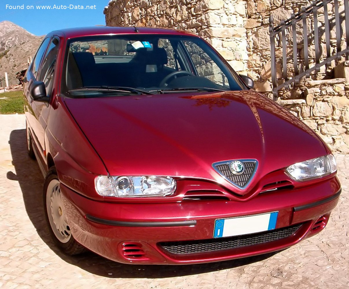 Specifications: Alfa Romeo 146 (930, facelift 1999) 1.6 Twin Spark 16V (120 Hp) /1999, 2000/