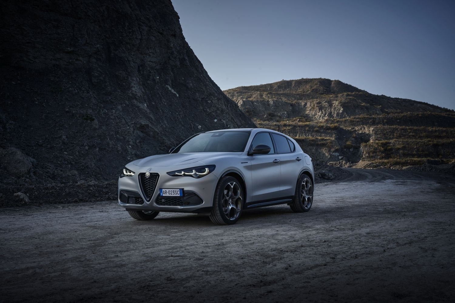 Specifications: Alfa Romeo Stelvio (949, facelift 2022) 2.0 Turbo (280 Hp) Q4 Automatic 2022, 2023, 2024, 2025