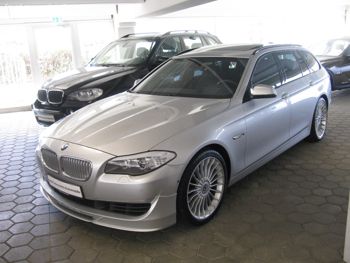 Specifications: Alpina B5 Touring (F11) 4.4 V8 (540 Hp) BITURBO 2011, 2012, 2013