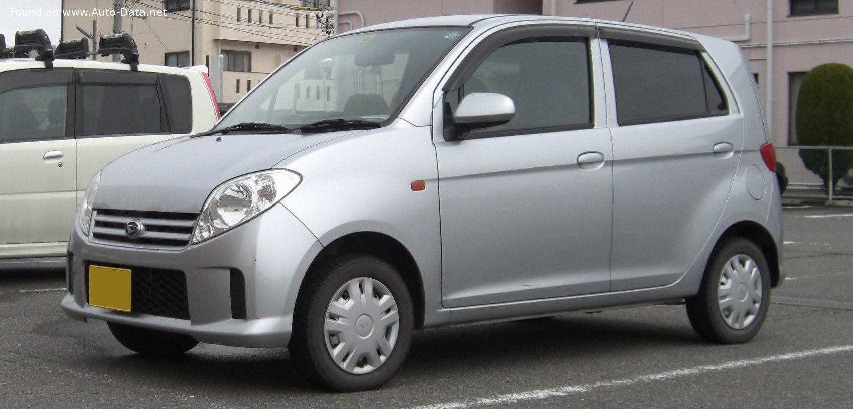 Specifications: Daihatsu Max 0.7 i 12V R (64 Hp) 2001, 2002, 2003
