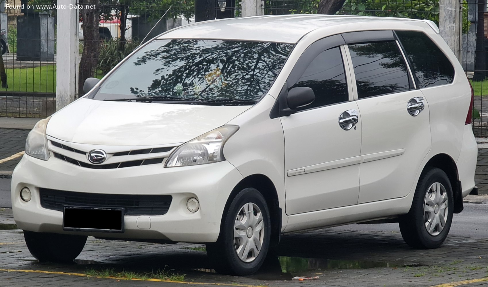 Specifications: Daihatsu Xenia II (F650) 1.0 (63 Hp) 2011, 2012, 2013, 2014, 2015