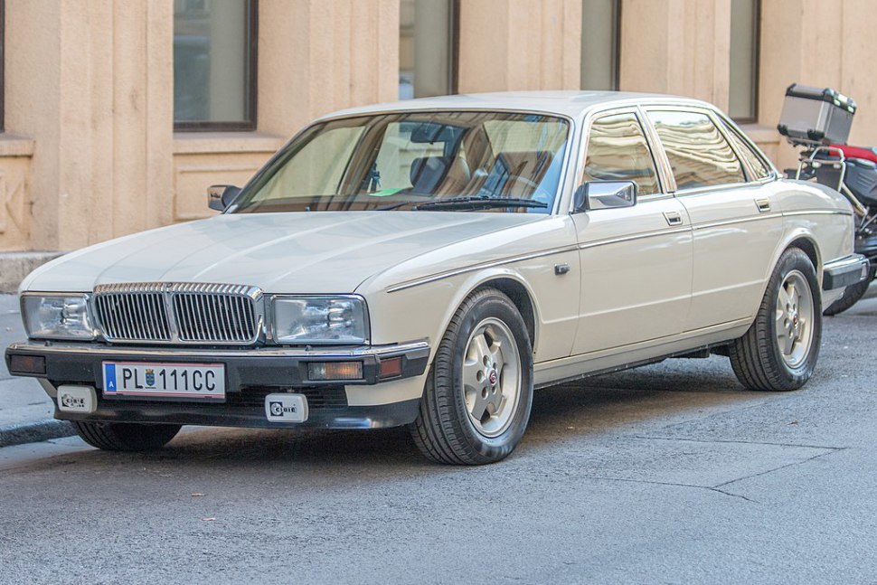 Specifications: Daimler Daimler Double Six 6.0 i V12 (318 Hp) 1993, 1994, 1995, 1996, 1997