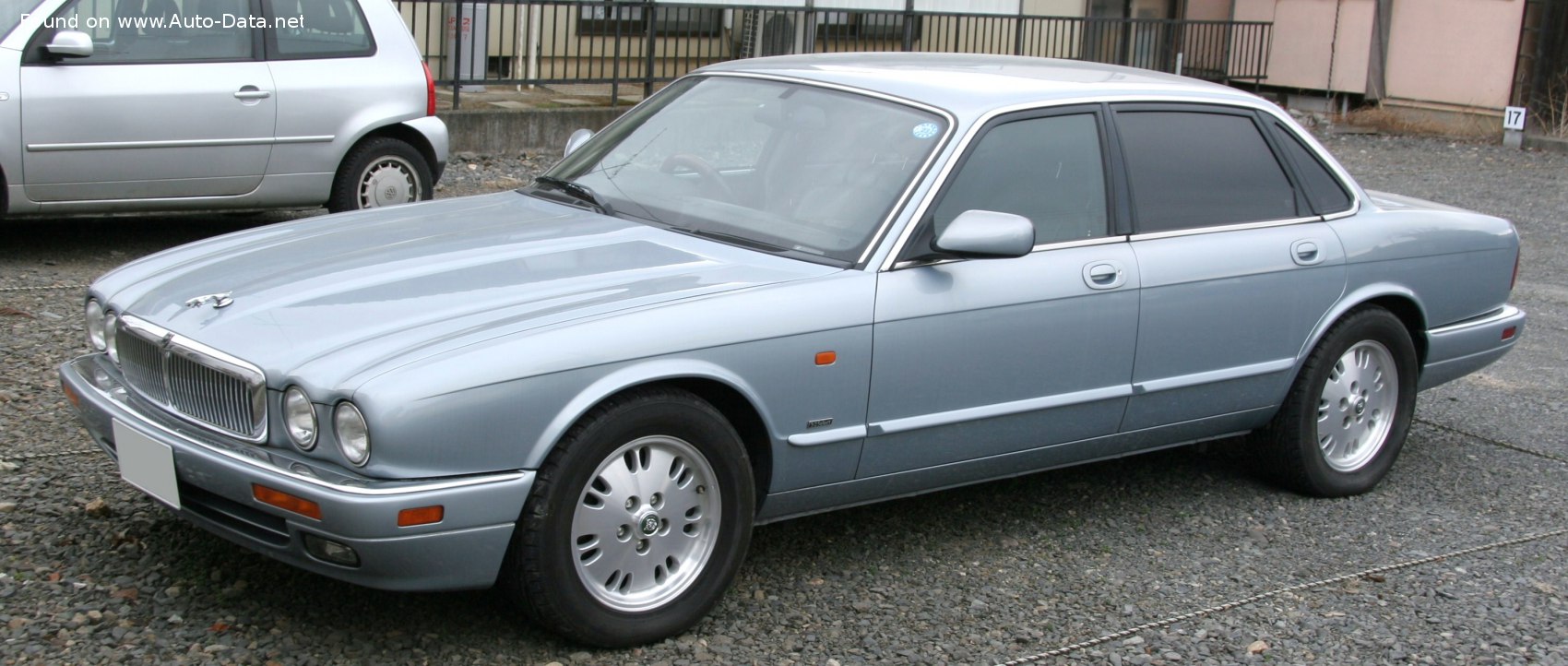 Specifications: Jaguar XJ (X300) 4.0 24V Classic Sovereign (241 Hp) Automatic 1994, 1995, 1996, 1997