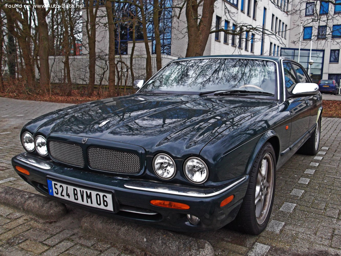 Specifications: Jaguar XJ (X308) 4.0 V8 32V Sovereign LBW (284 Hp) Automatic 1997, 1998, 1999, 2000, 2001, 2002, 2003