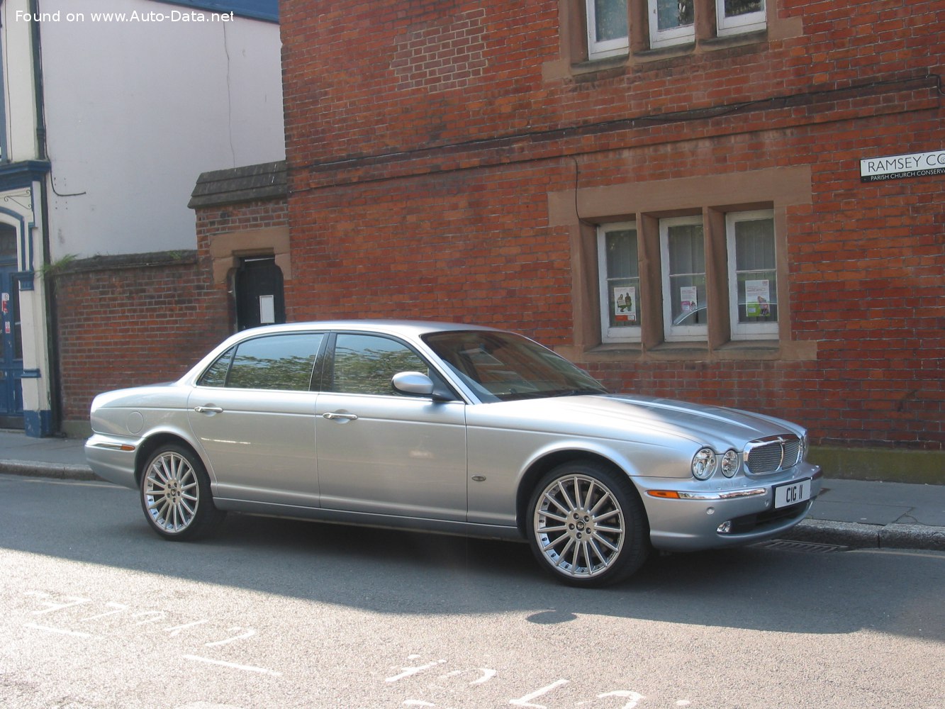 Specifications: Jaguar XJ (X350) 4.2 V8 32V L Super (400 Hp) Automatic 2004, 2005, 2006