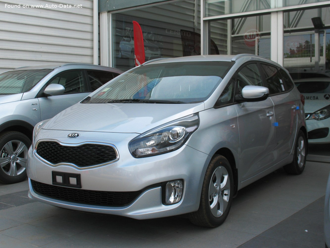 Specifications: Kia Carens III 1.7 CRDI (141 Hp) Automatic ISG 7 Seat 2016