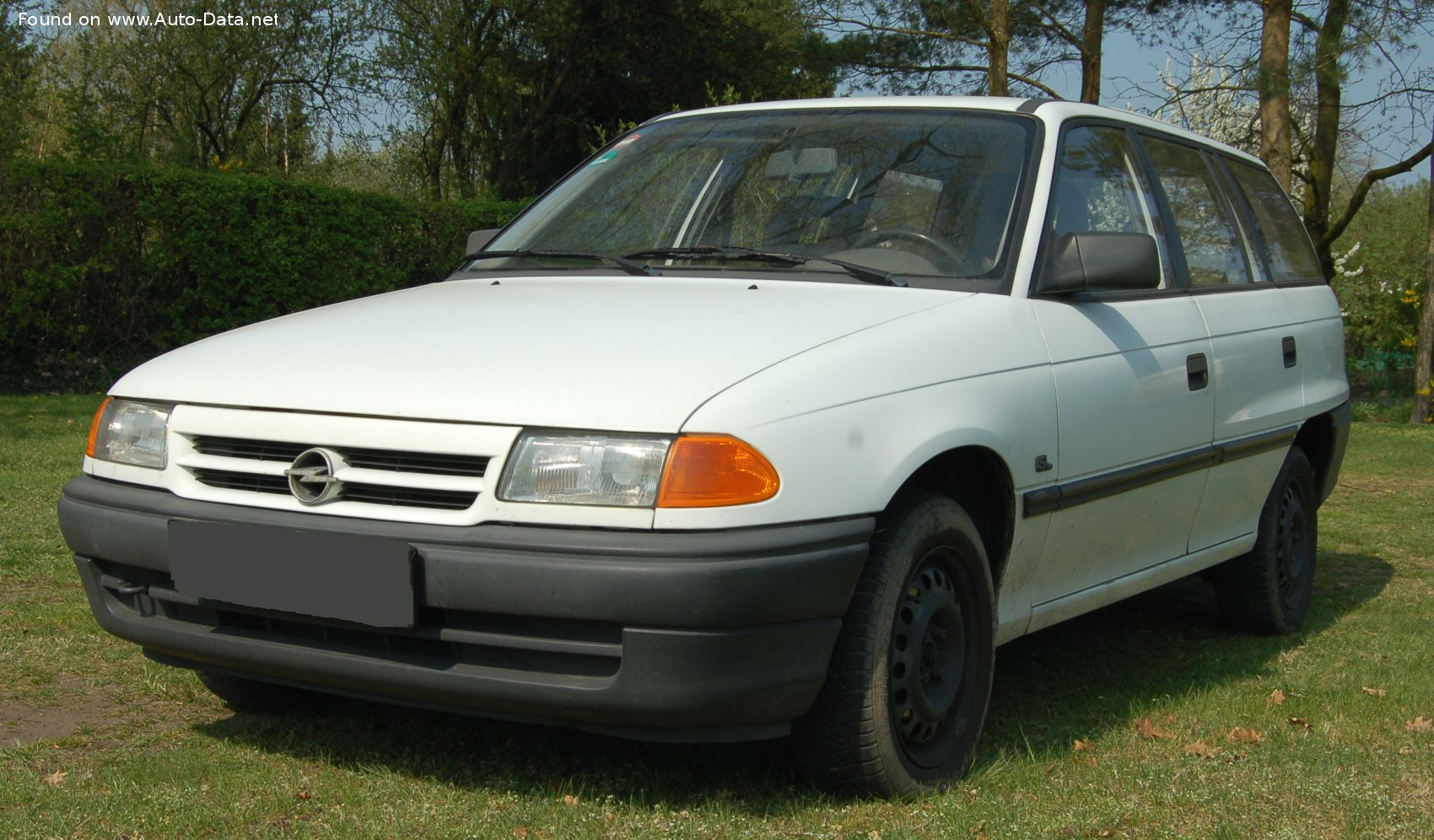 Specifications: Opel Astra F Caravan 1.4 Si (82 Hp) 1992, 1993, 1994