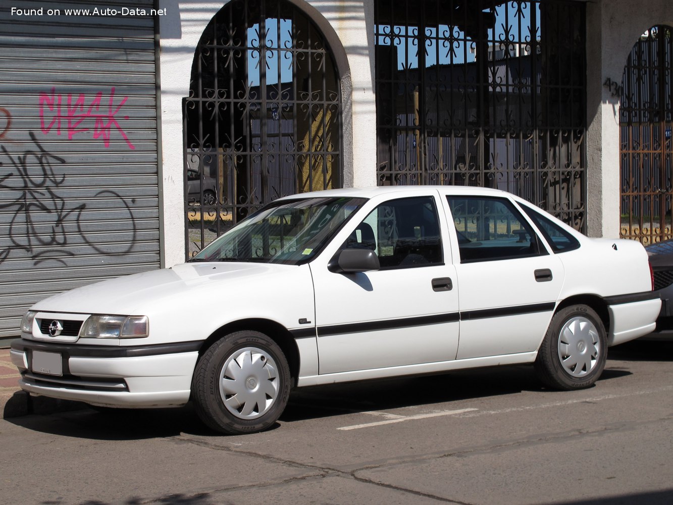 Specifications: Opel Vectra A (facelift 1992) 1.6i CAT (75 Hp) 1992, 1993