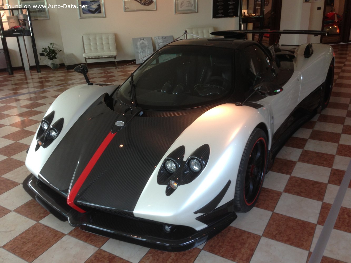 Specifications: Pagani Zonda Cinque Roadster 7.3 V12 (678 Hp) Automatic 2008, 2009