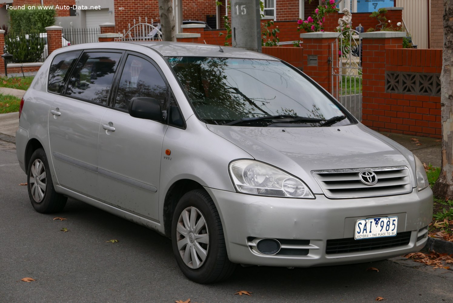 Specifications: Toyota Avensis Verso 2.0 D-4D (116 Hp) 2001, 2002, 2003