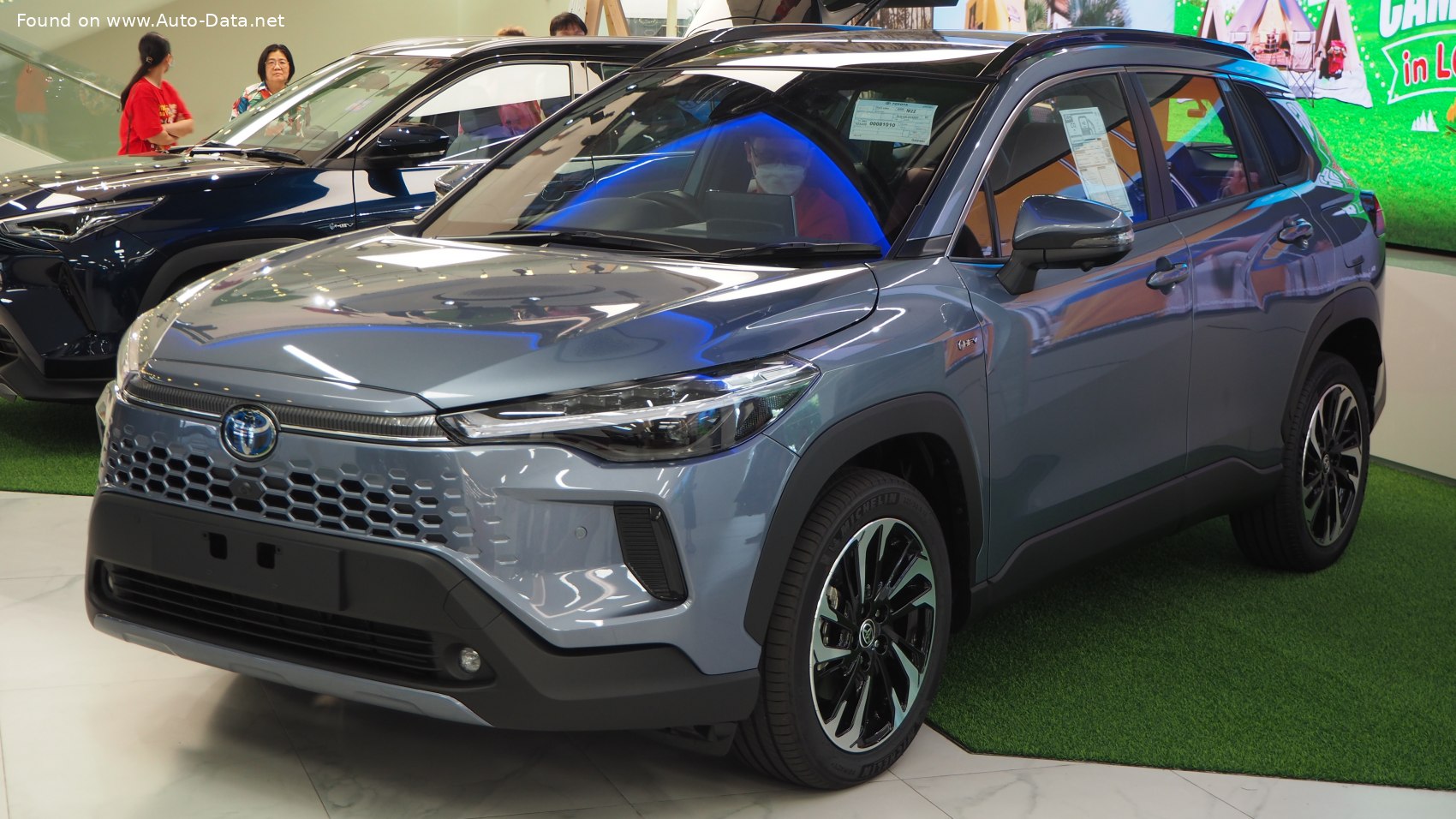 Specifications: Toyota Corolla Cross (facelift 2024) 2.0 (180 Hp) Hybrid AWD-i e-CVT 2025