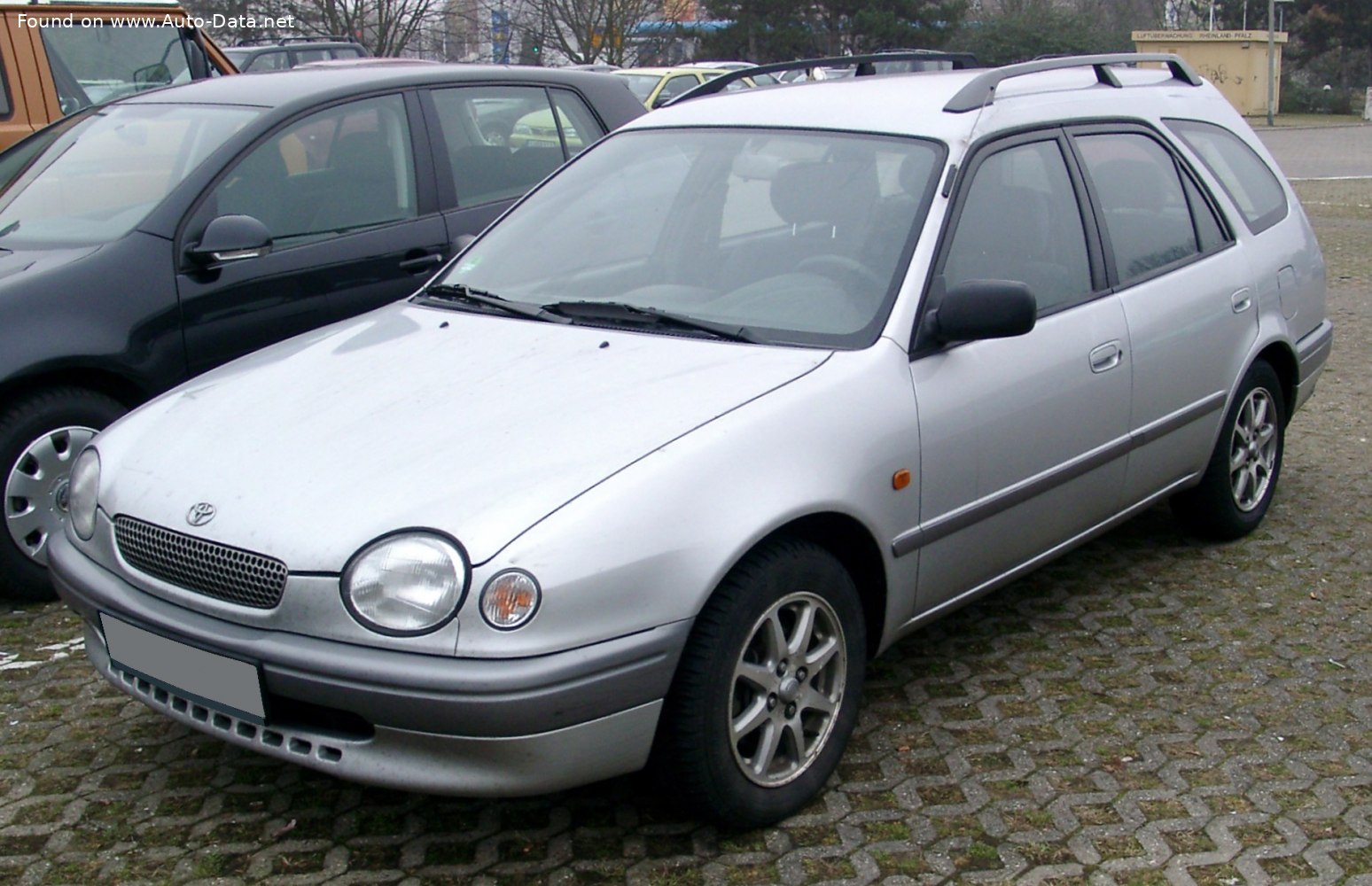 Specifications: Toyota Corolla Wagon VIII (E110) 1.3 i 16V (86 Hp) 1997, 1998, 1999