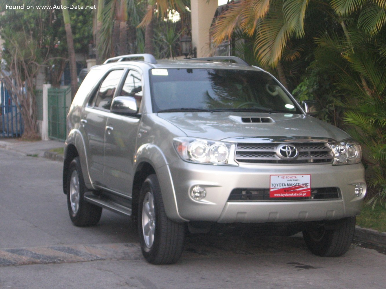 Specifications: Toyota Fortuner I (facelift 2008) 2.5 D-4D (102 Hp) 2008, 2009, 2010, 2011