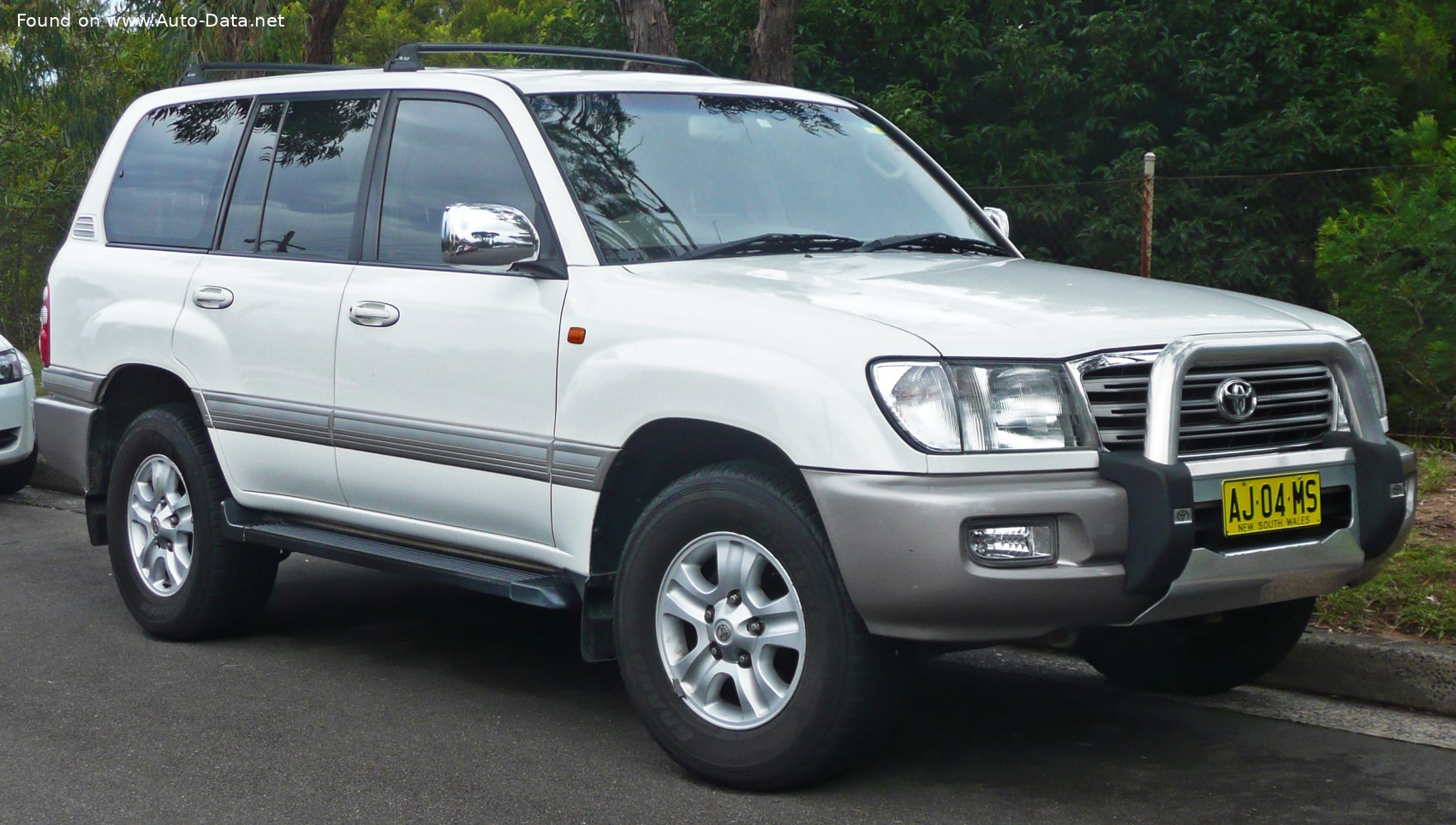 Specifications: Toyota Land Cruiser (J100, facelift 2002) 4.2 TD (204 Hp) 4WD Automatic 2002, 2003, 2004, 2005