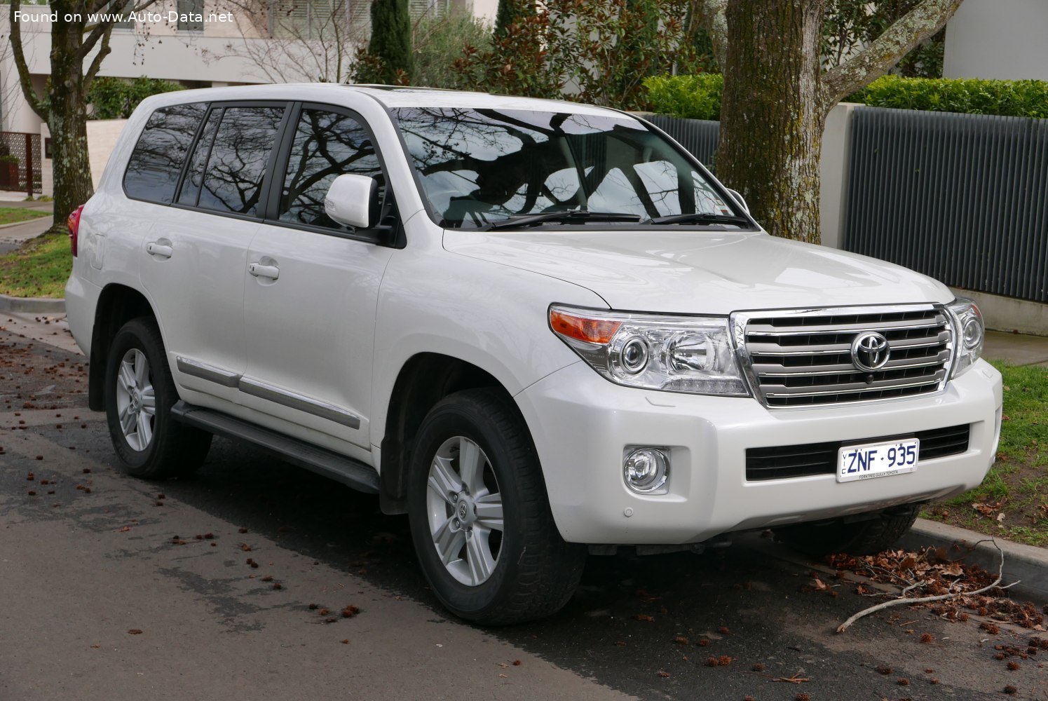 Specifications: Toyota Land Cruiser (J200, facelift 2013) 5.7 V8 (381 Hp) 4×4 ECT-i 2013, 2014, 2015