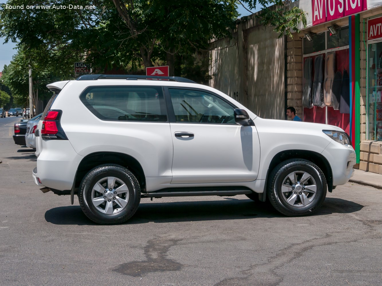 Specifications: Toyota Land Cruiser Prado (J150, facelift 2017) 3-door 2.8 D-4D (177 Hp) 4WD Automatic 2017, 2018, 2019, 2020, 2021, 2022, 2023