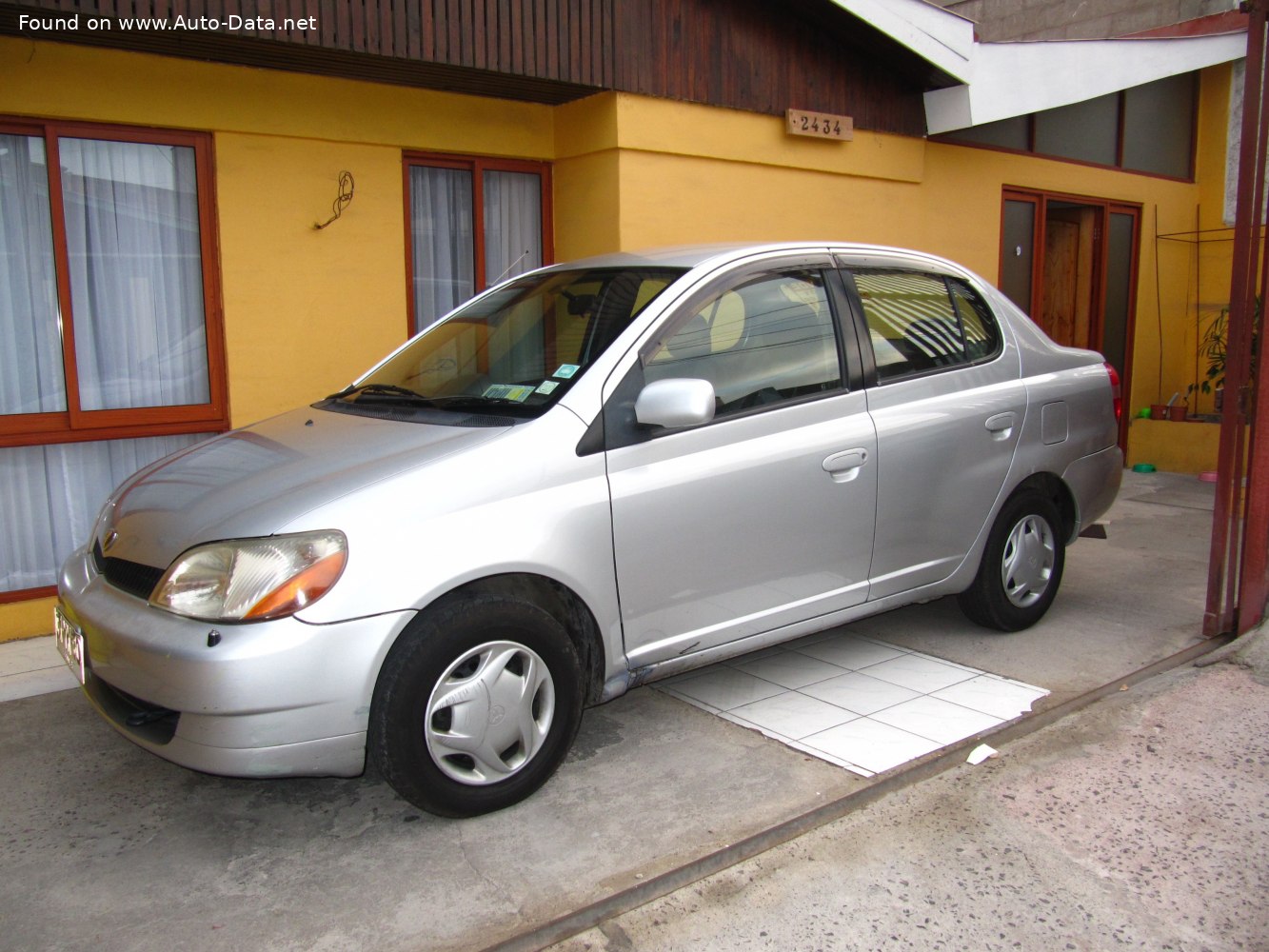 Specifications: Toyota Platz 1.3i 16V (88 Hp) Automatic 1999, 2000, 2001, 2002, 2003, 2004, 2005