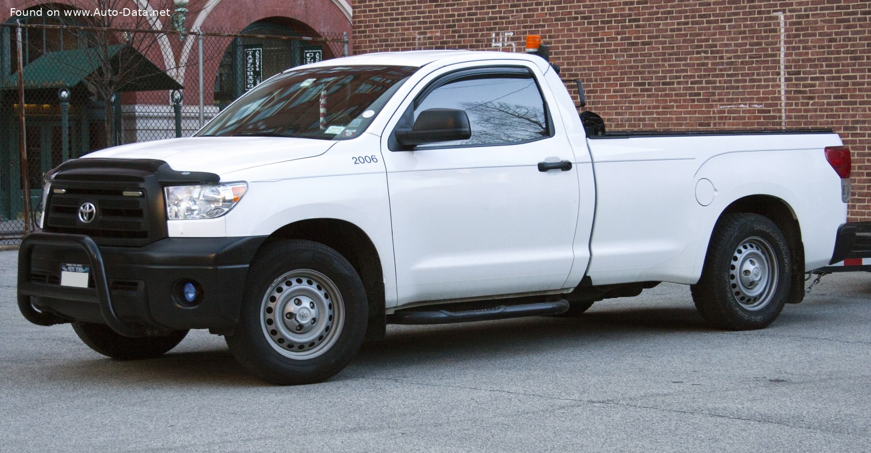 Specifications: Toyota Tundra II Regular Cab Long Bed (facelift 2010) 5.7 V8 32V (381 Hp) 4×4 Automatic 2010, 2011, 2012, 2013