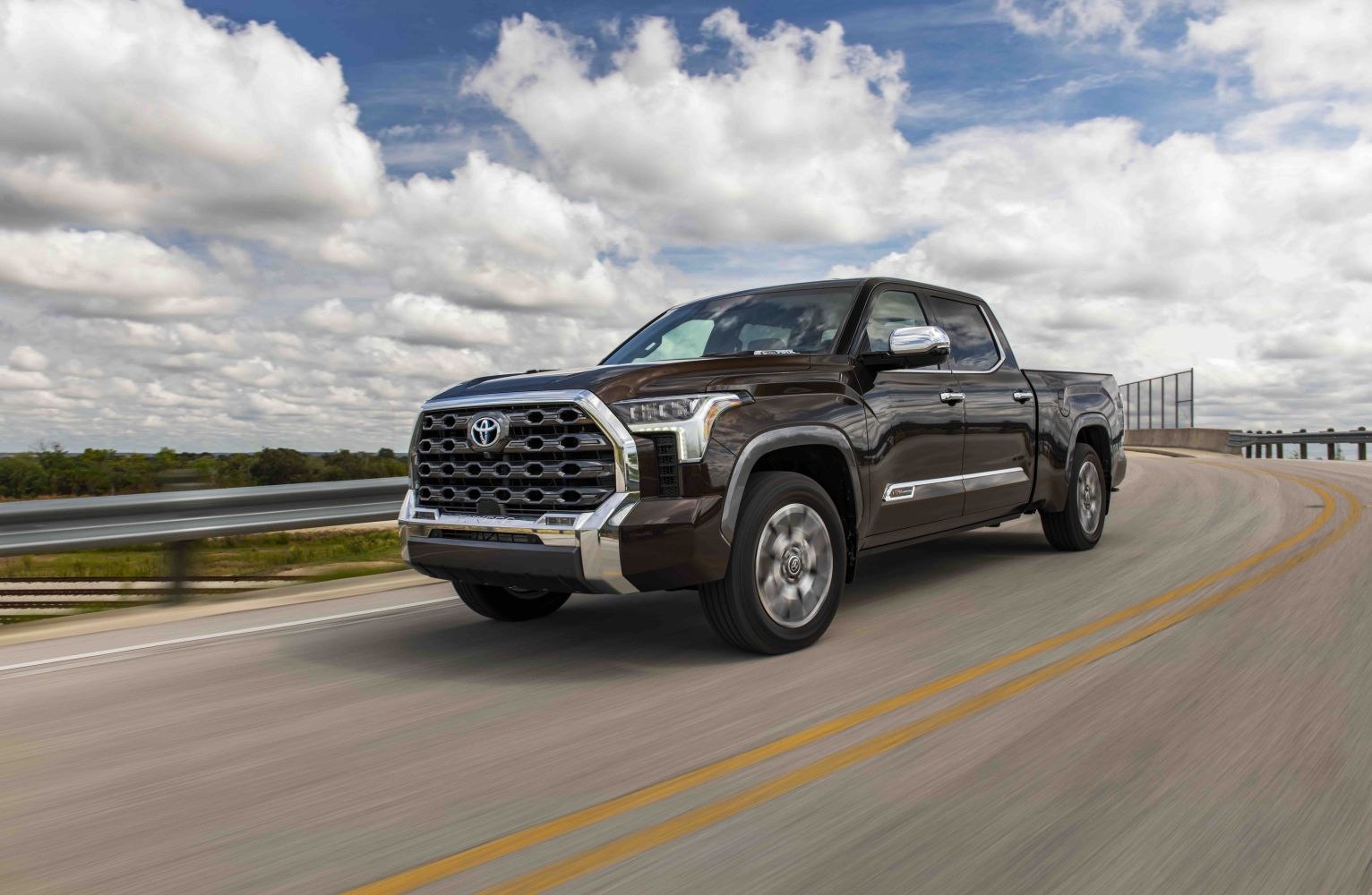 Specifications: Toyota Tundra III CrewMax Standard Bed 3.5 V6 i-FORCE MAX (437 Hp) Hybrid 4WD-i ECT-i 2021, 2022, 2023, 2024, 2025