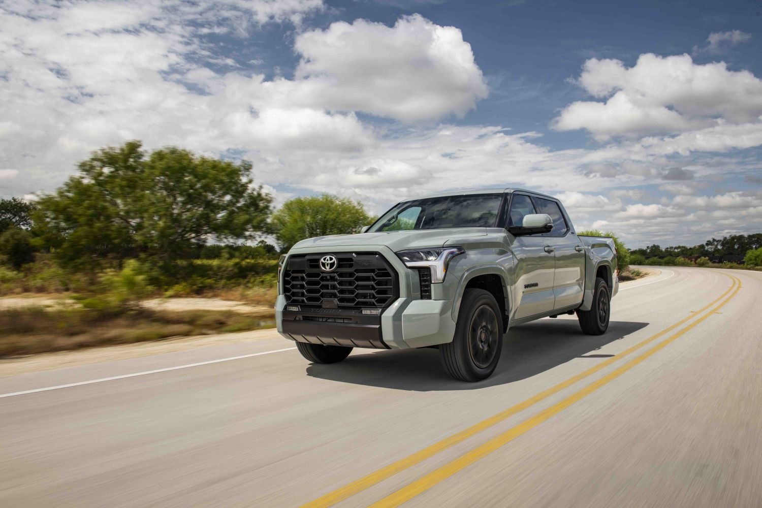 Specifications: Toyota Tundra III CrewMax Short Bed 3.5 V6 i-FORCE MAX (437 Hp) Hybrid ECT-i 2021, 2022, 2023, 2024, 2025