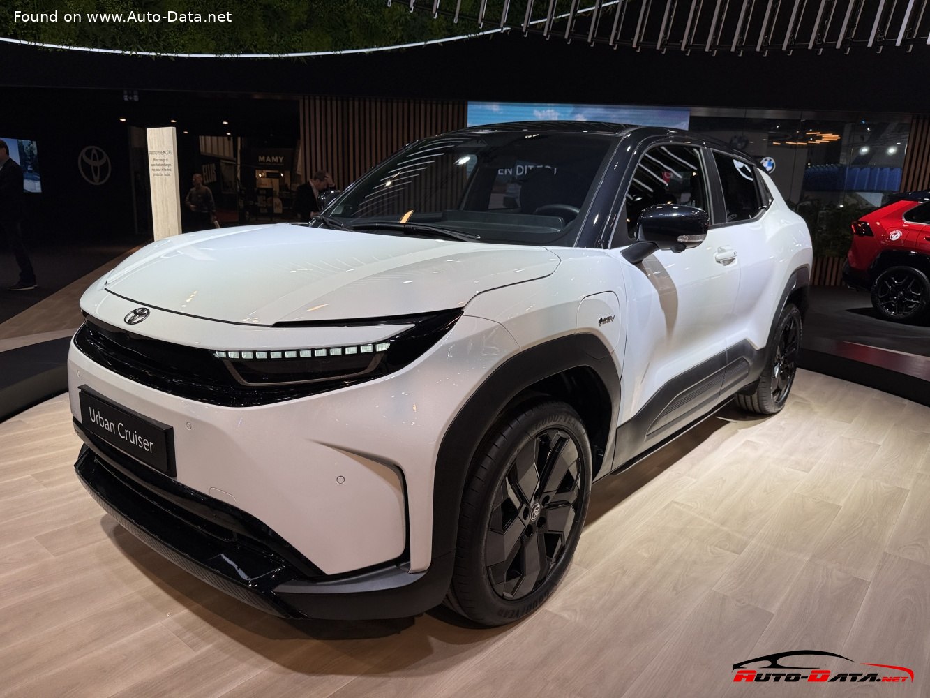 Specifications: Toyota Urban Cruiser III 49 kWh (144 Hp) 2025