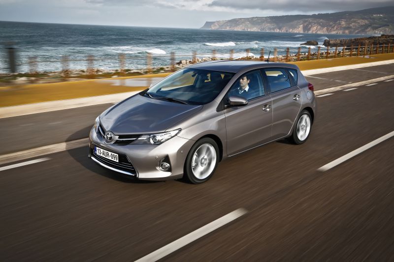 Specifications: Toyota Auris II 1.4 D-4D (90 Hp) 2012, 2013, 2014, 2015