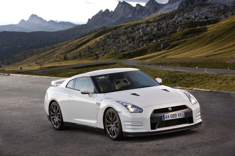 Specifications: Nissan GT-R (R35, facelift 2010) 3.8 V6 (550 Hp) AWD DCT 2012, 2013, 2014, 2015, 2016