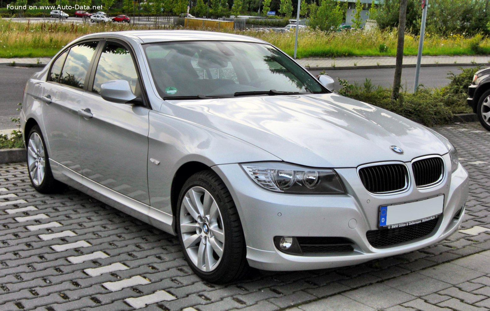 Specifications: BMW 3 Series Sedan (E90 LCI, facelift 2008) 320d (184 Hp) 2010