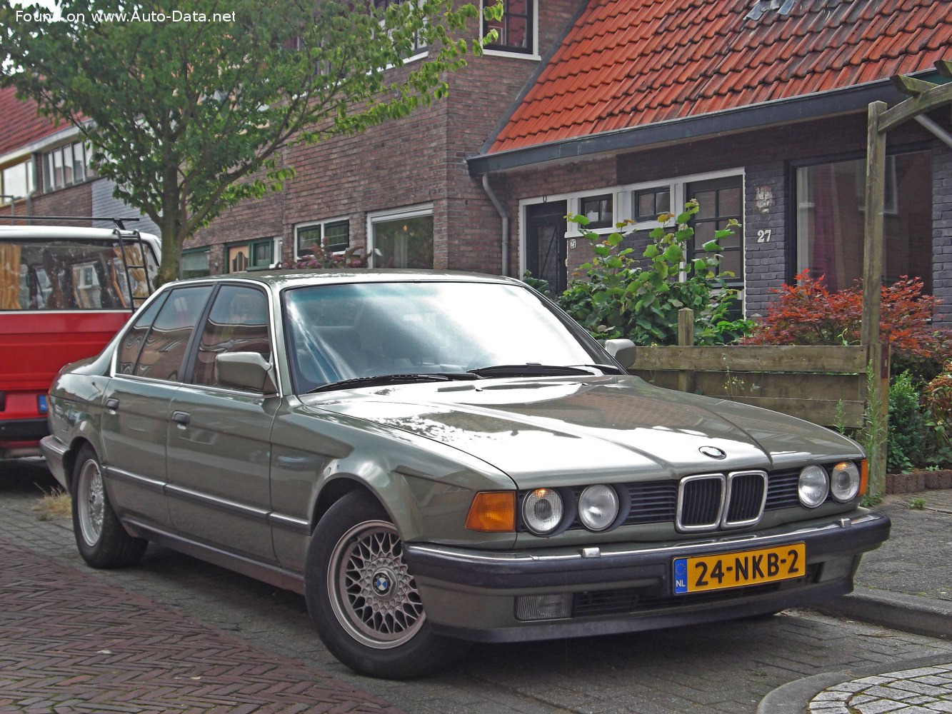 Specifications: BMW 7 Series (E32) 735i (220 Hp) 1986, 1987, 1988, 1989, 1990, 1991, 1992