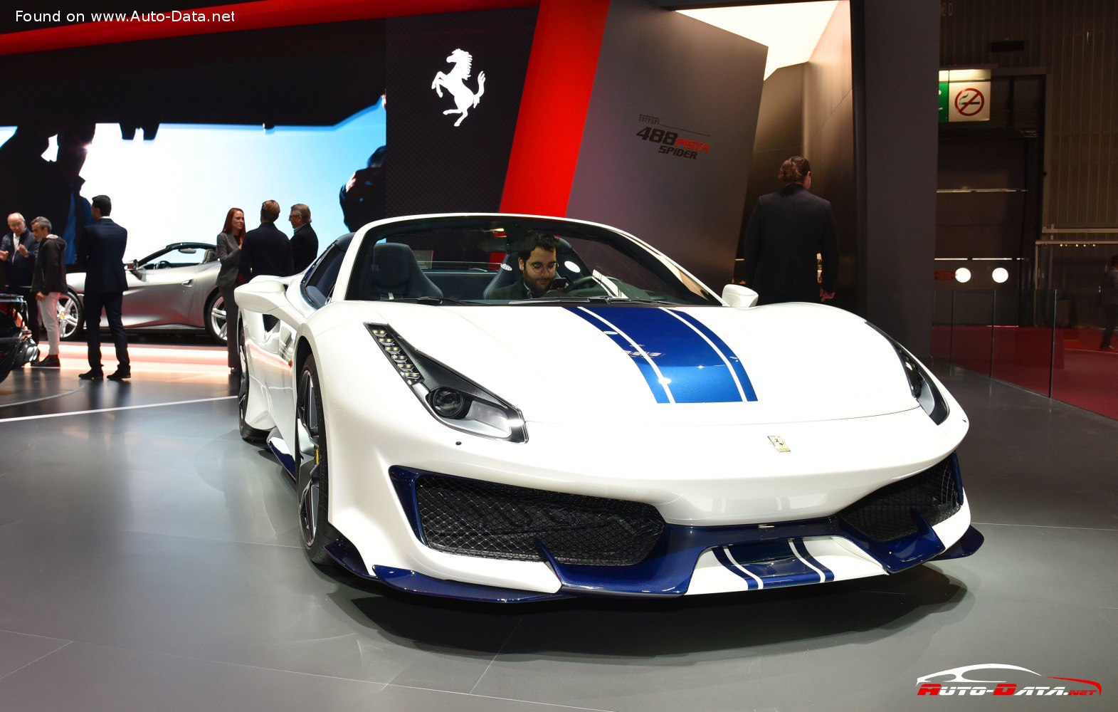 Specifications: Ferrari 488 Pista Spider 3.9 V8 (720 Hp) DCT 2018, 2019