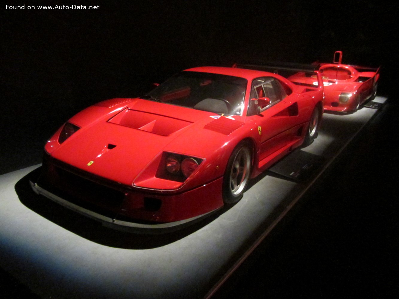 Specifications: Ferrari F40 Competizione 3.0 V8 (700 Hp) 1989