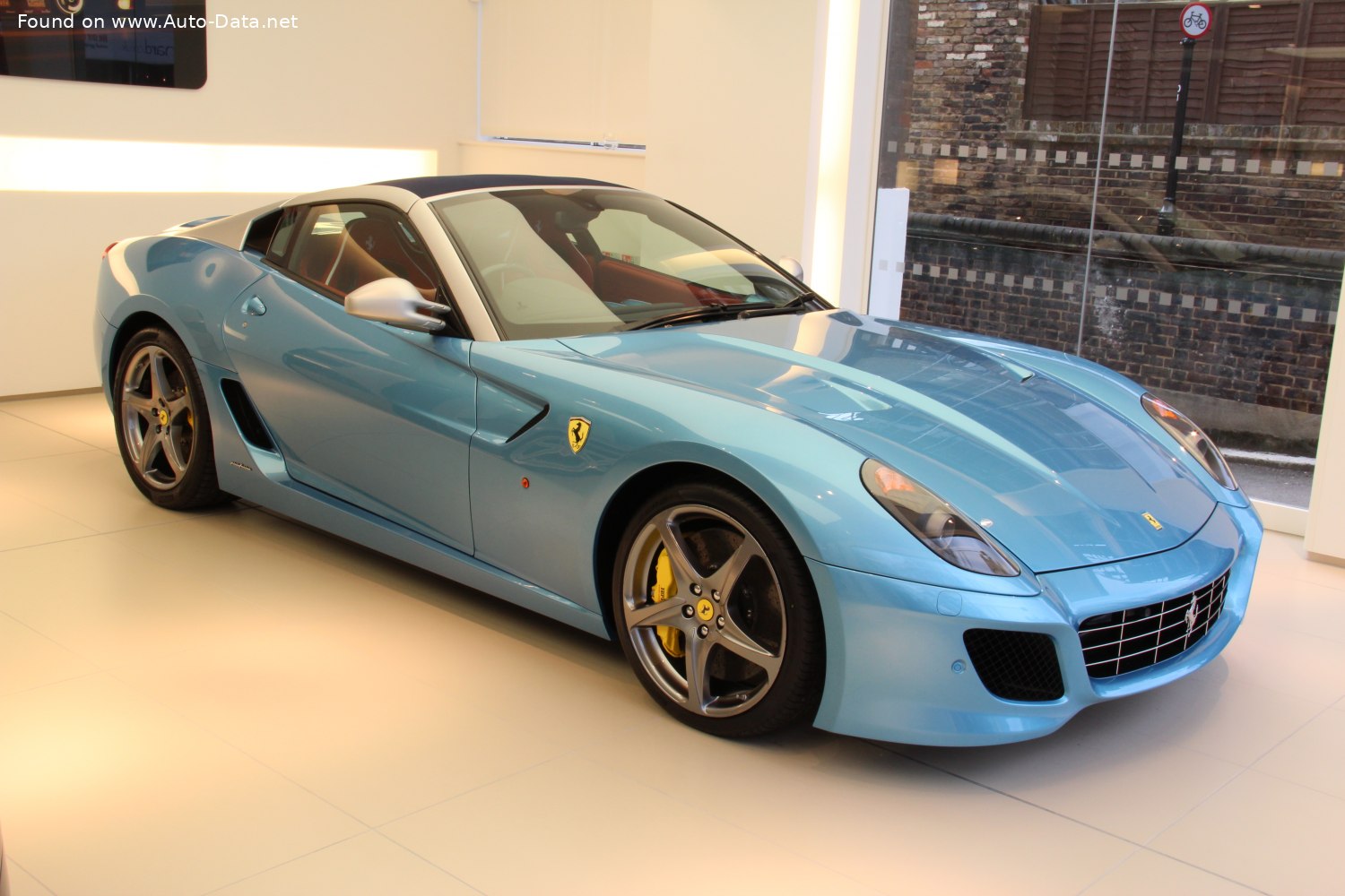 Specifications: Ferrari SA Aperta 6.0 V12 (670 Hp) F1 2010