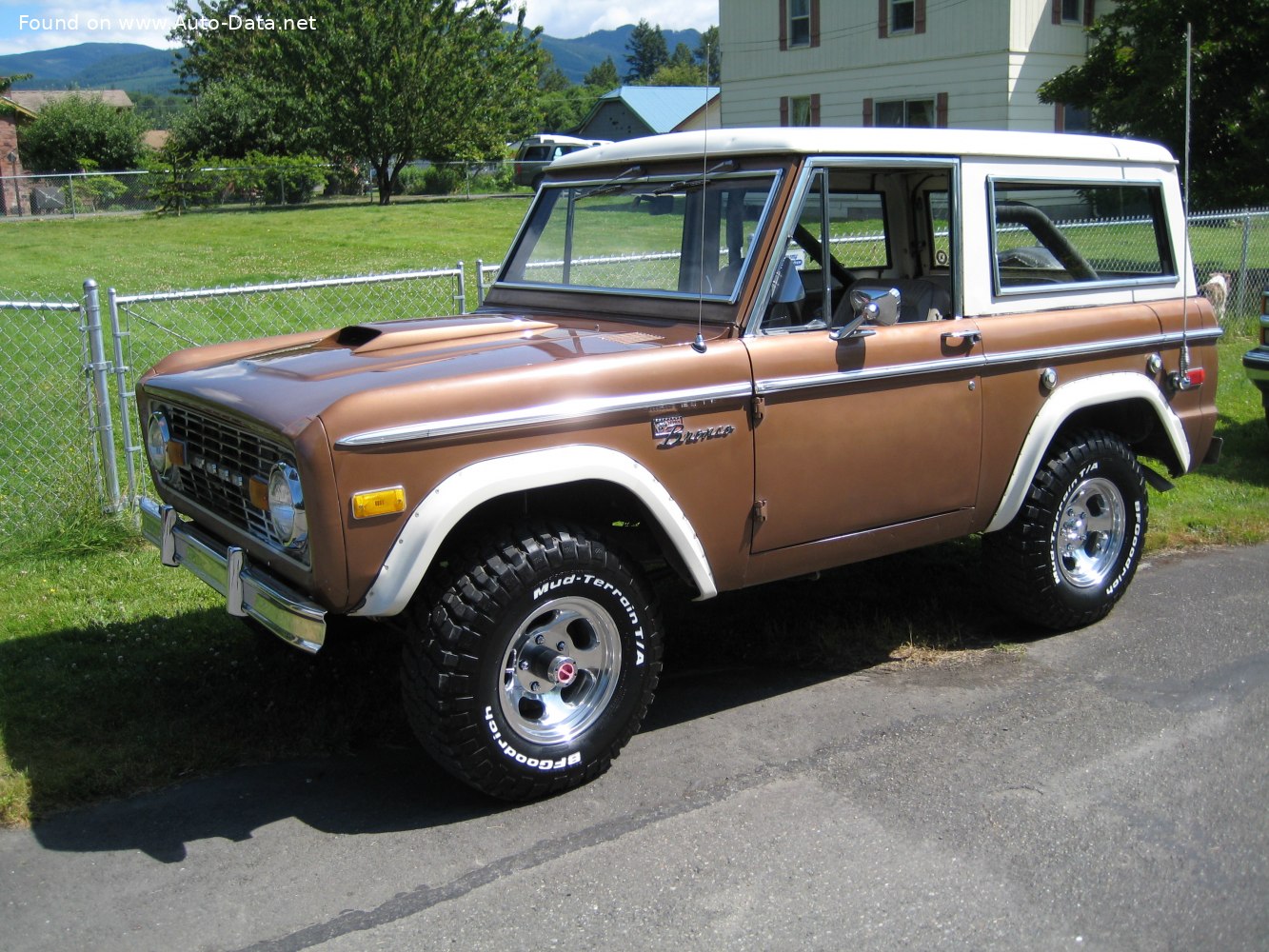 Specifications: Ford Bronco I 4.9 V8 (208 Hp) AWD 1966, 1967, 1968, 1969, 1970, 1971, 1972, 1973, 1974, 1975, 1976, 1977