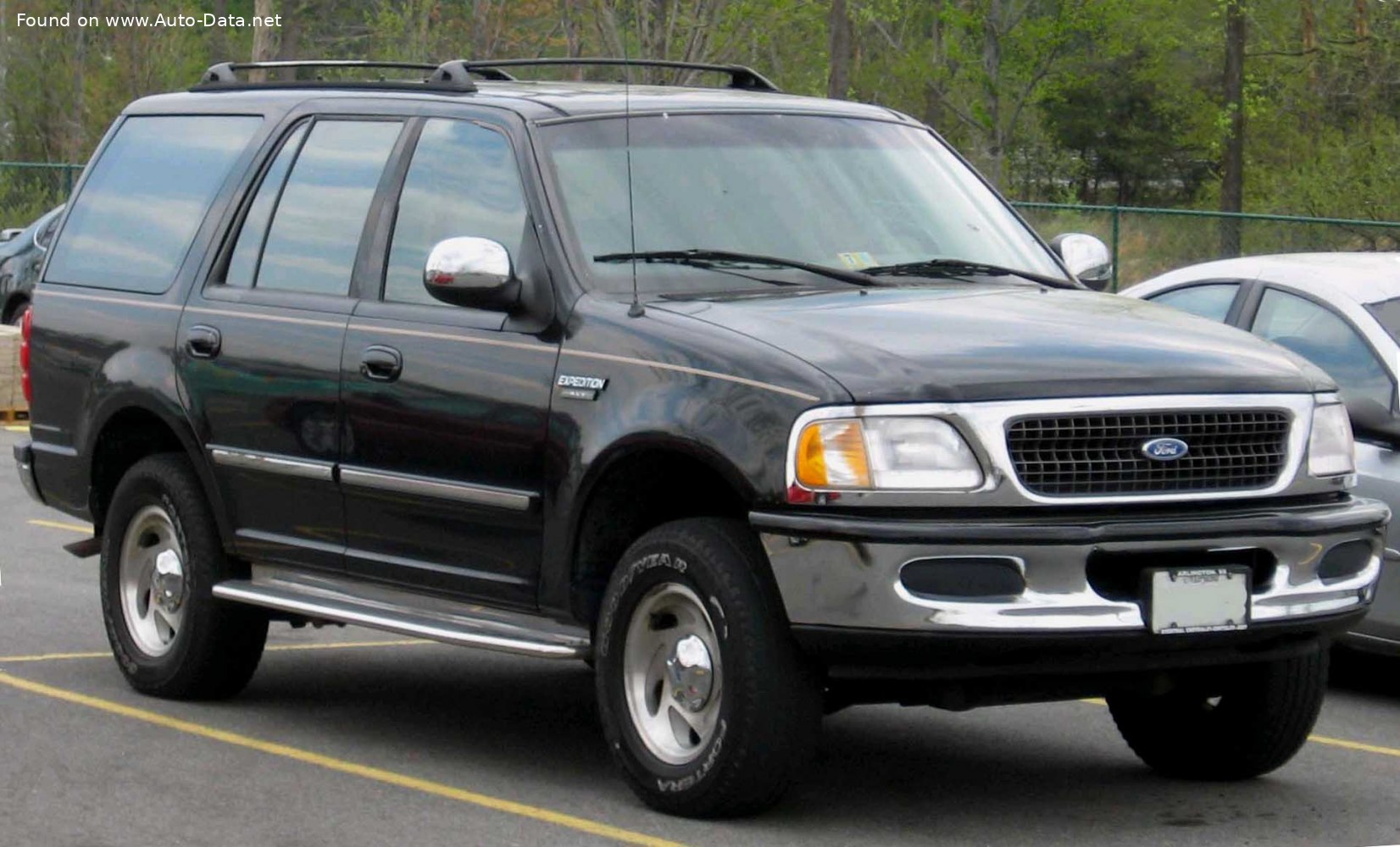 Specifications: Ford Expedition I (U173) 5.4 i V8 16V XLT (232 Hp) 1996, 1997, 1998, 1999, 2000, 2001, 2002, 2003