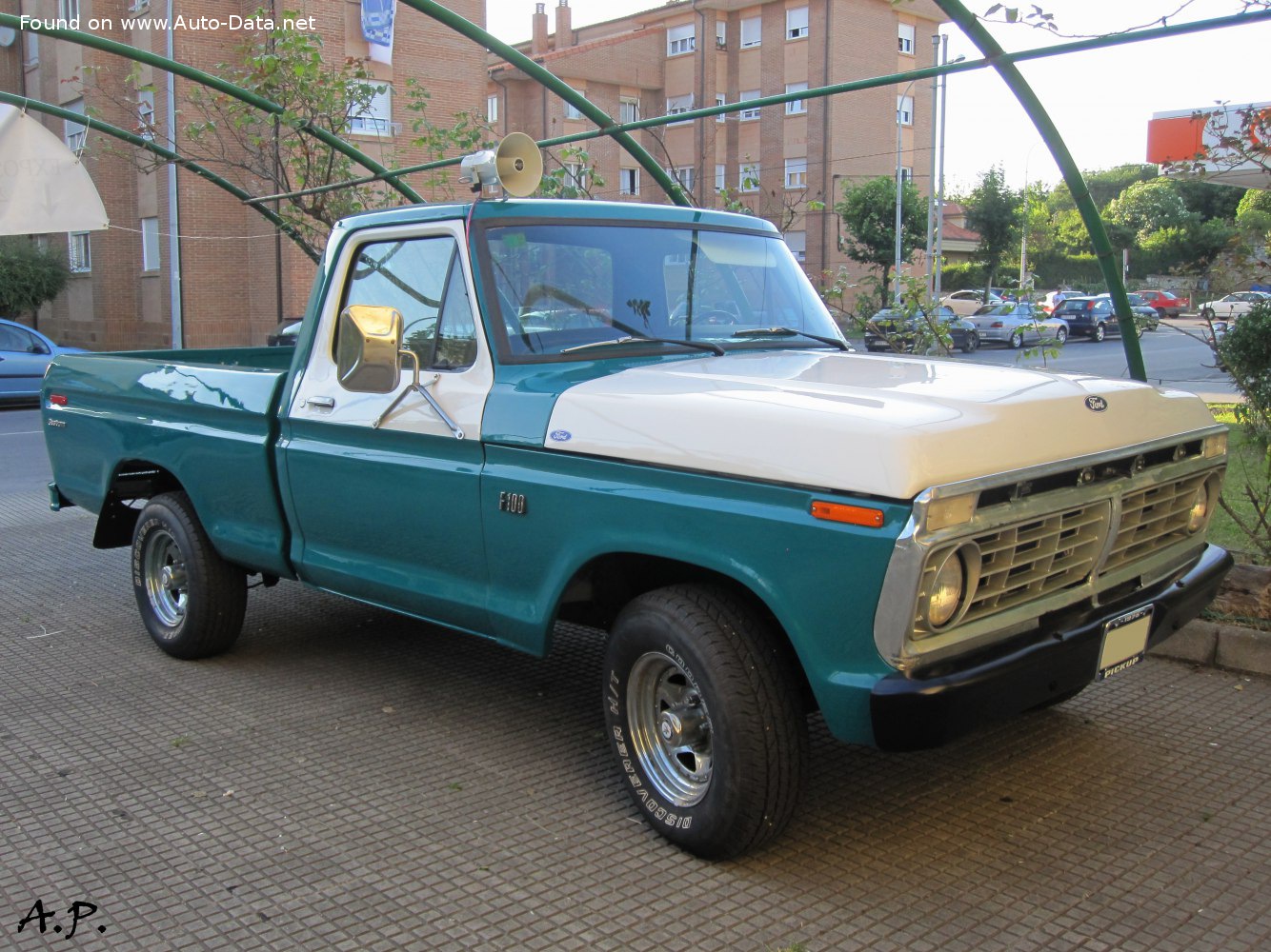 Specifications: Ford F-Series F-100 VI Regular Cab 5.0 302 V8 (145 Hp) 1973, 1974