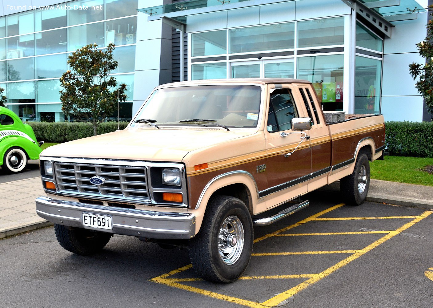 Specifications: Ford F-Series F-250 VII SuperCab 4.9 Six (125 Hp) 4×4 1982, 1983, 1984, 1985, 1986