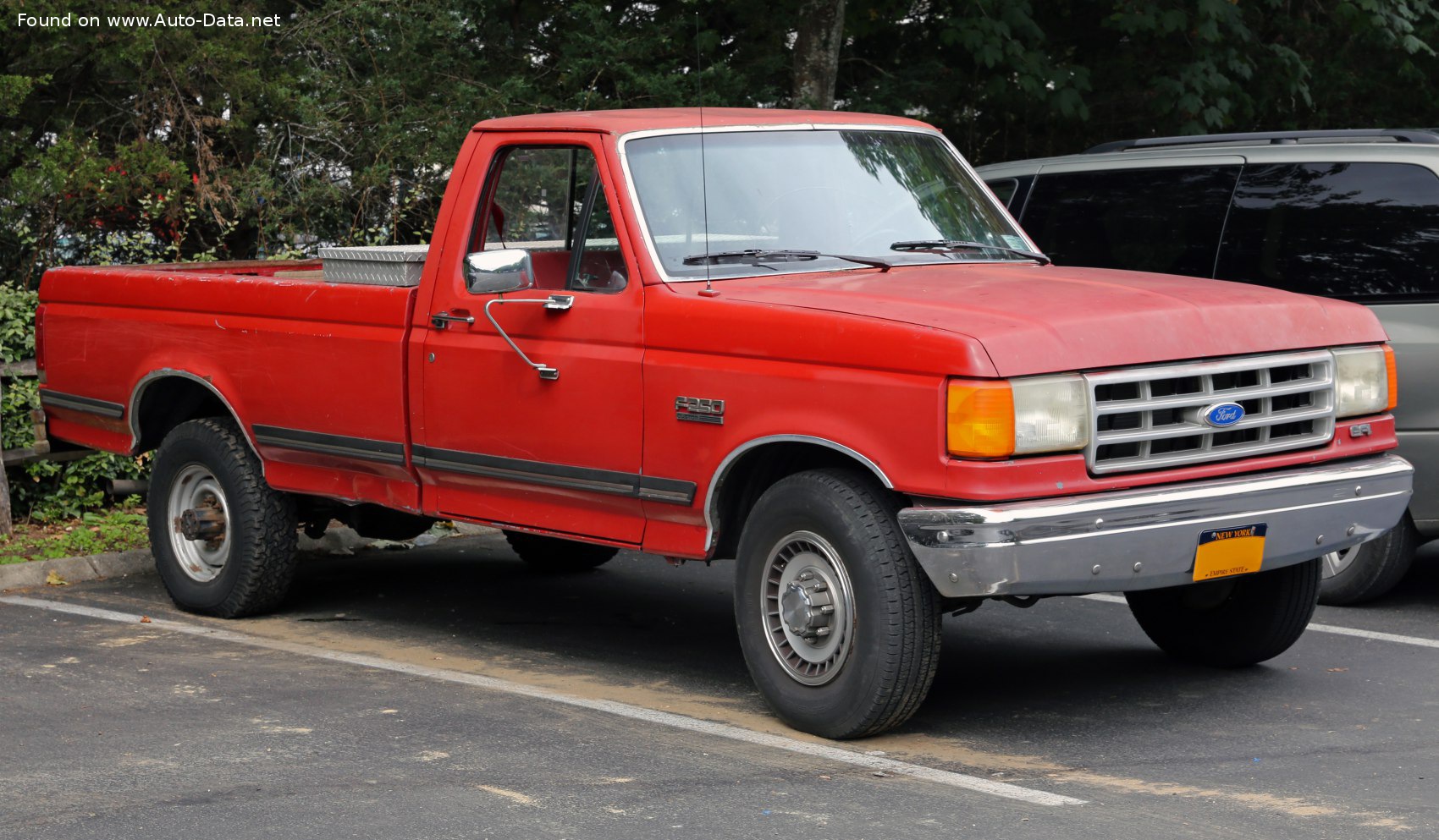 Specifications: Ford F-Series F-250 VIII Regular Cab 4.9 300 Six (145 Hp) 4×4 1986, 1987, 1988