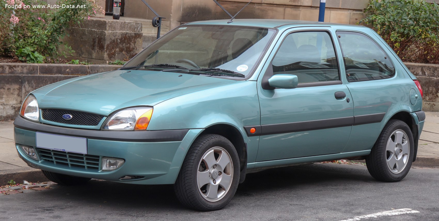 Specifications: Ford Fiesta V (Mk5) 3 door 1.25i 16V (75 Hp) 1999, 2000, 2001