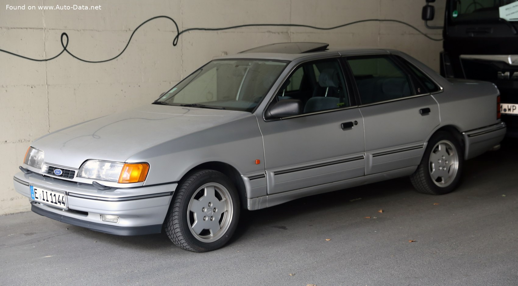 Specifications: Ford Scorpio I (GAE,GGE) 2.4i (130 Hp) 1986, 1987, 1988