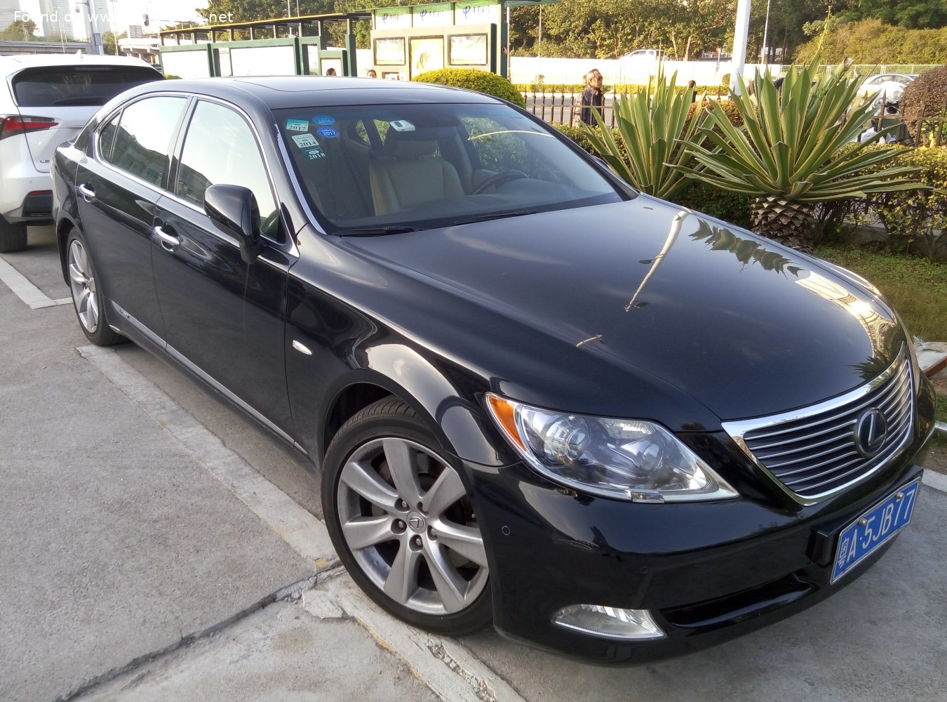 Specifications: Lexus LS IV Long 600h L V8 (445 Hp) Hybrid AWD e-CVT 2007, 2008, 2009
