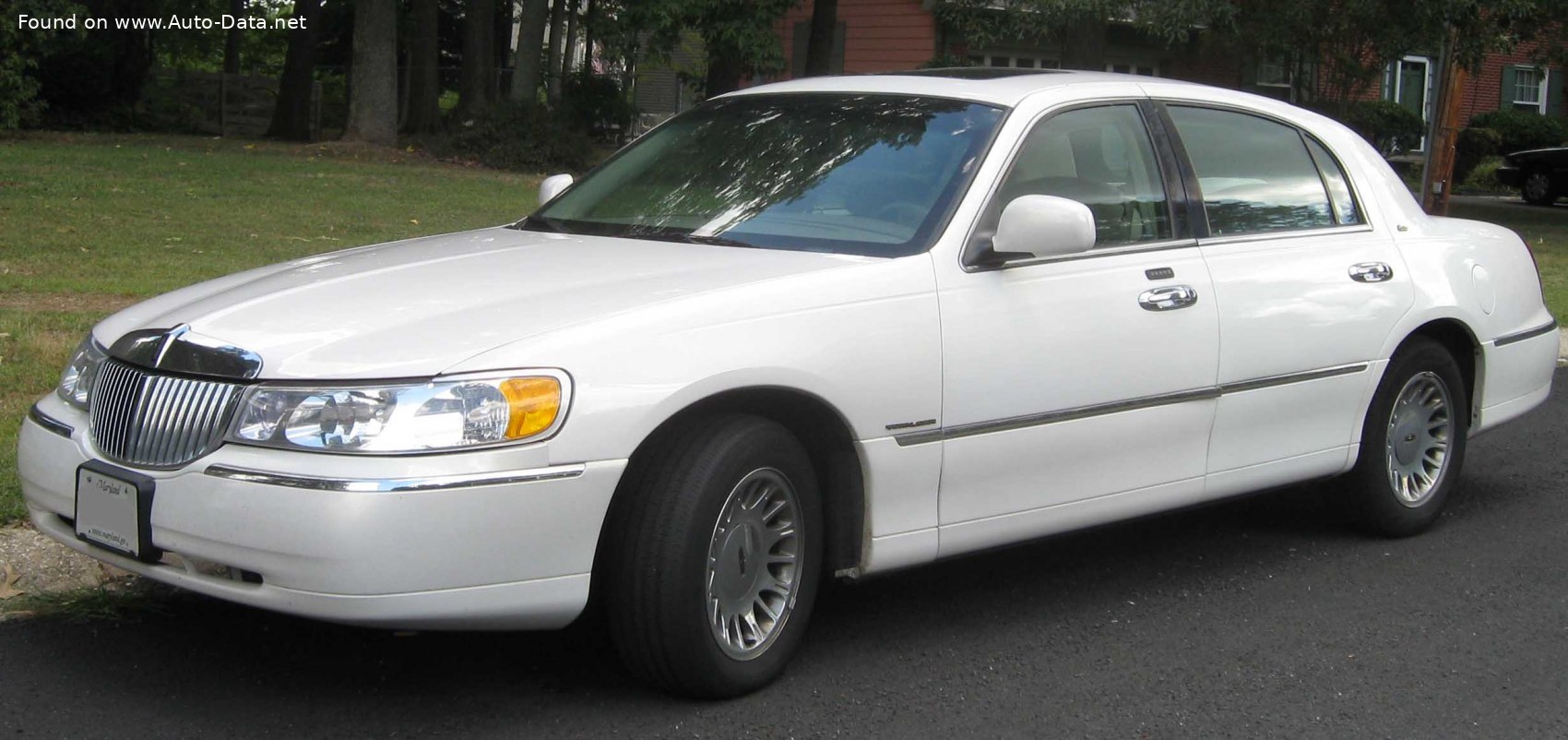 Specifications: Lincoln Town Car III  (FN145) 4.6 V8 (223 Hp) 1998, 1999, 2000, 2001