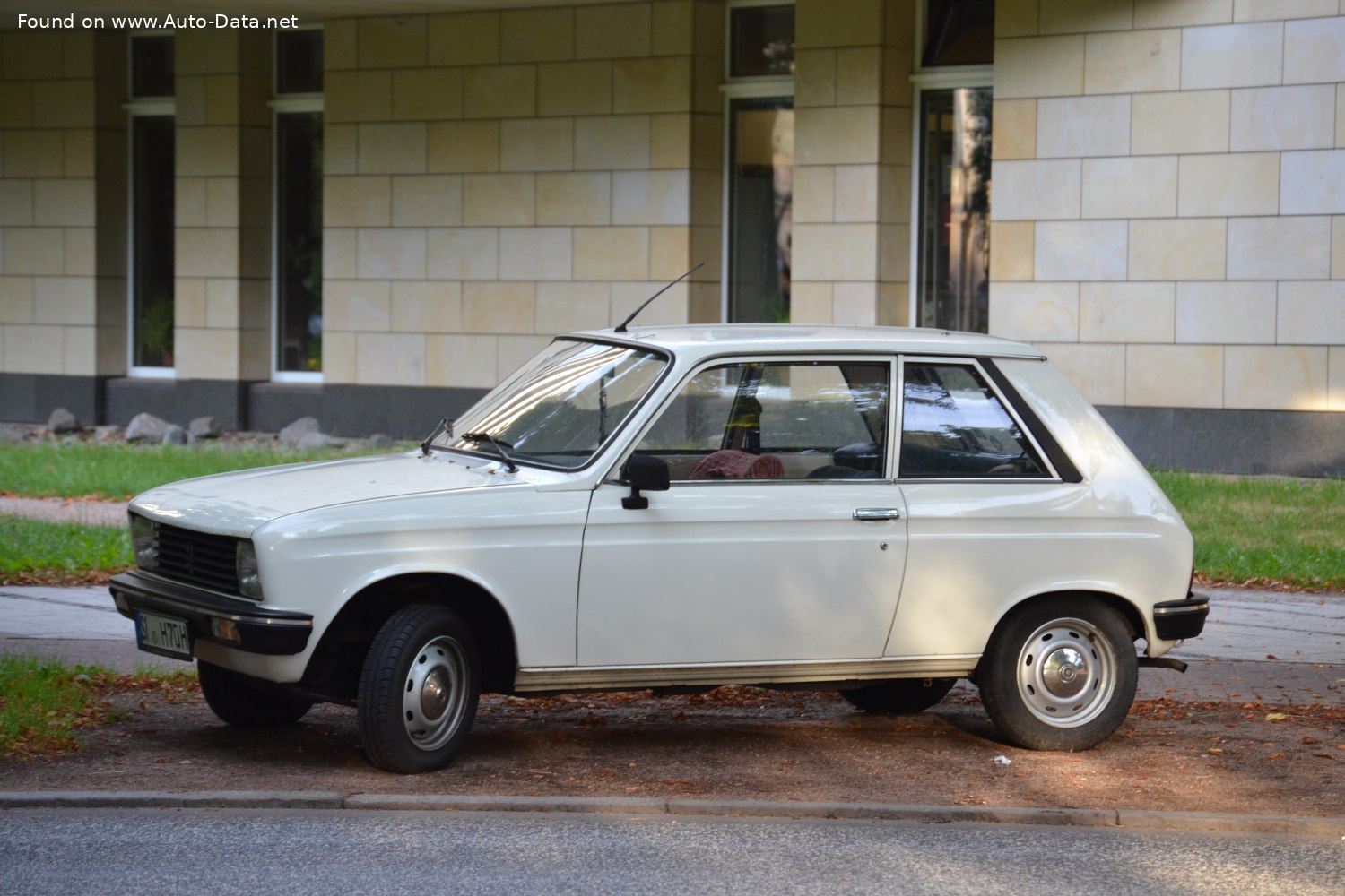 Specifications: Peugeot 104 Coupe 0.9 (45 Hp) 1979, 1980, 1981, 1982, 1983
