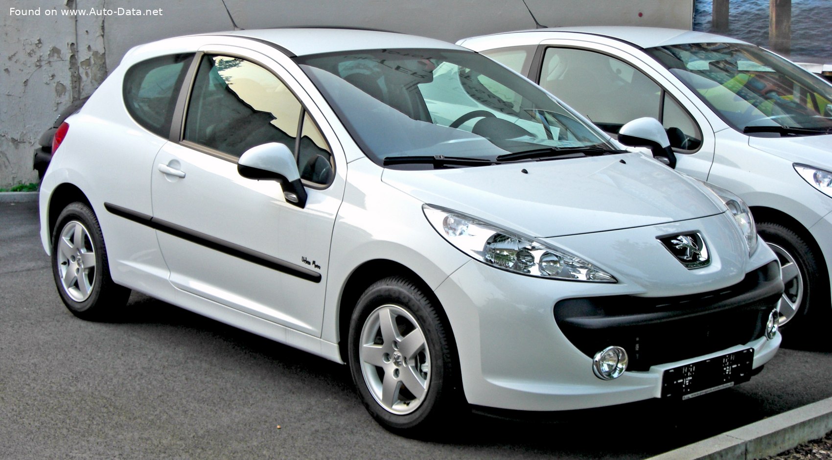 Specifications: Peugeot 207 1.6 i 16V (120 Hp) 2007, 2008, 2009