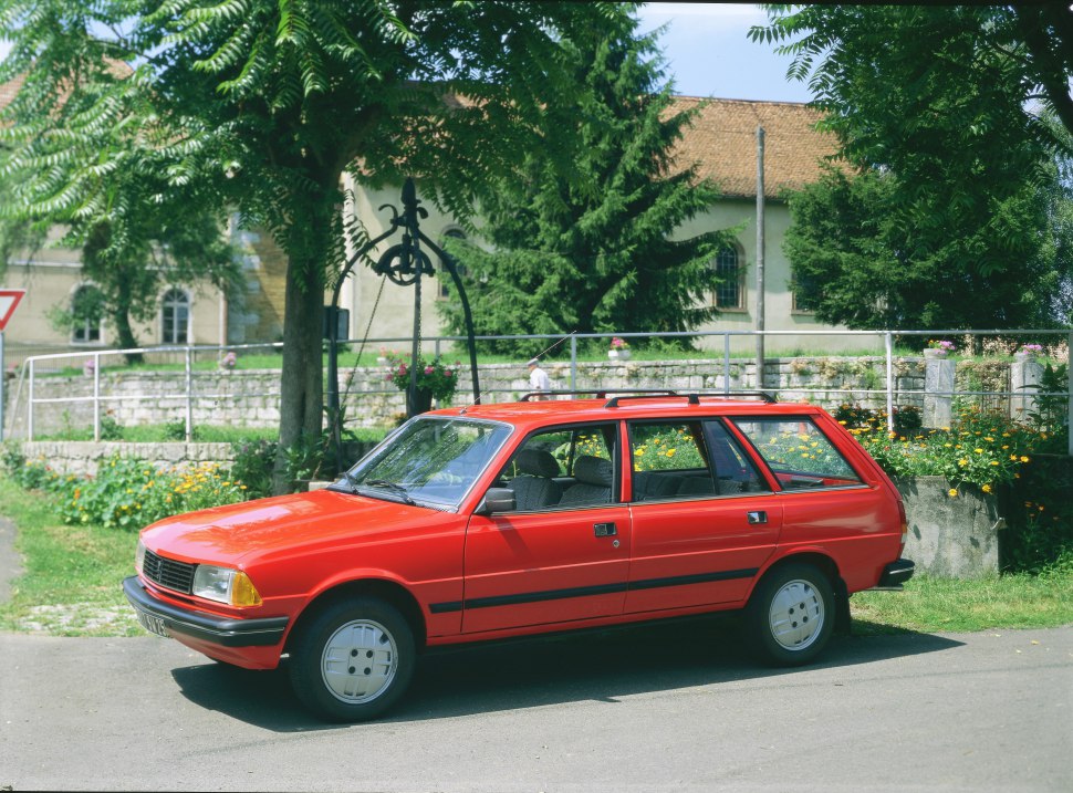 Specifications: Peugeot 305 II Break (581E) 1.3 (60 Hp) 1982, 1983, 1984, 1985, 1986