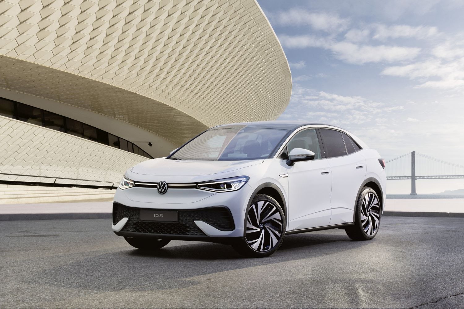 Specifications: Volkswagen ID.5 82 kWh (204 Hp) 2022, 2023