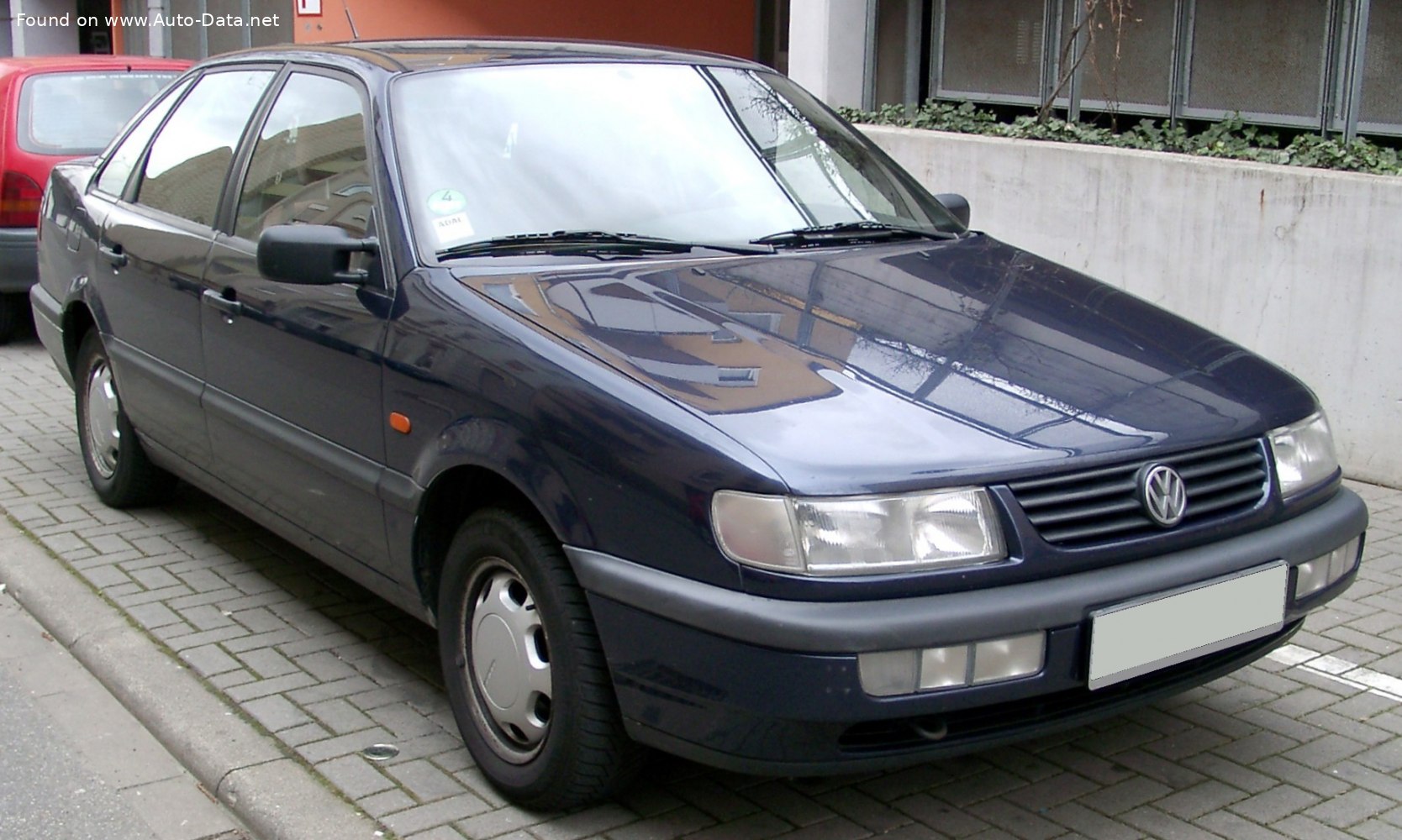 Specifications: Volkswagen Passat (B4) 1.6 (100 Hp) 1995, 1996