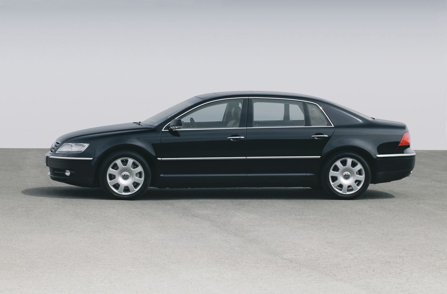 Specifications: Volkswagen Phaeton Long 3.2 V6 (241 Hp) Tiptronic 4Motion 2005, 2006, 2007, 2008
