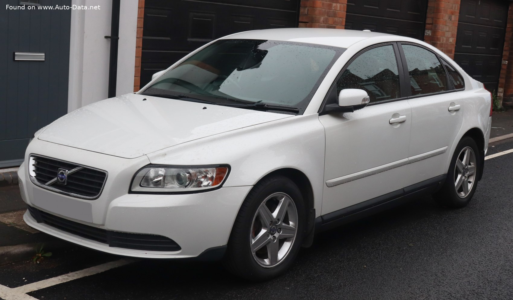 Specifications: Volvo S40 II (facelift 2007) 2.0 D3 (150 Hp) Geartronic 2011, 2012
