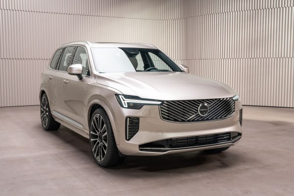 2025 Volvo XC90 II (facelift 2024) - Photo 1